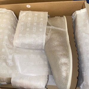 Ugg boots with bow on the back